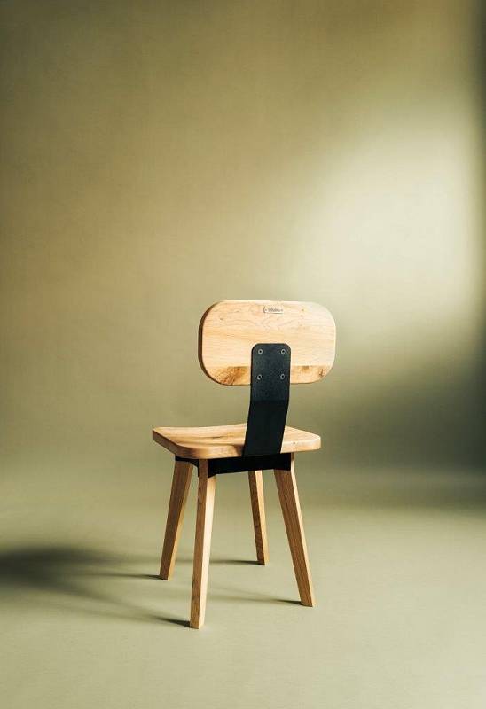 Původně ve firmě Wuders začínali se zakázkovou výrobou, dnes už se soustředí výhradně na výrobu „bytelného“ kusového nábytku z masivu, na němž vynikne kresba dřeva a promyšlený design.