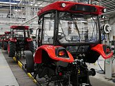 Výrobní linka, na které se vyrábí traktory Zetor Major.