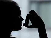     V Česku trpí astmatem 800 000 lidí, z nich 350 000 nebylo kvůli tomu u lékaře.  