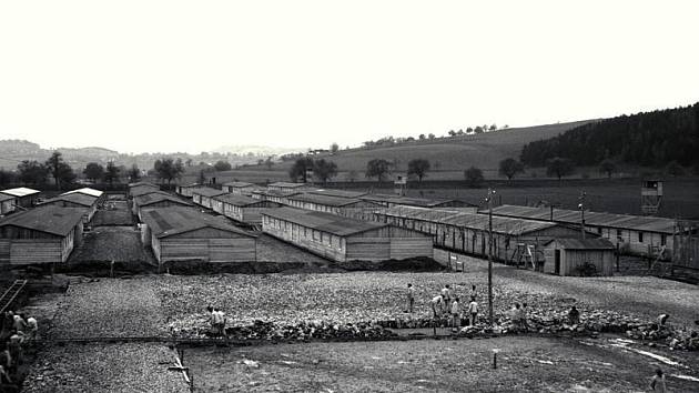 Er starb unter einem Eisschauer.  Karel Hasler wurde von den Nazis in Mauthausen gefoltert