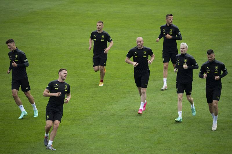 Trénink českých fotbalistů na stadionu Hampden Park ve skotském Glasgow.