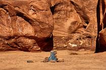 Záhadný lesklý kvádr, který byl spatřený v odlehlé poušti na jihovýchodě Utahu před dvěma týdny, je pryč