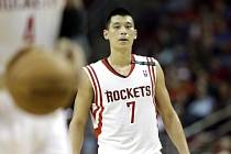 Opora basketbalistů Houston Rockets Jeremy Lin.