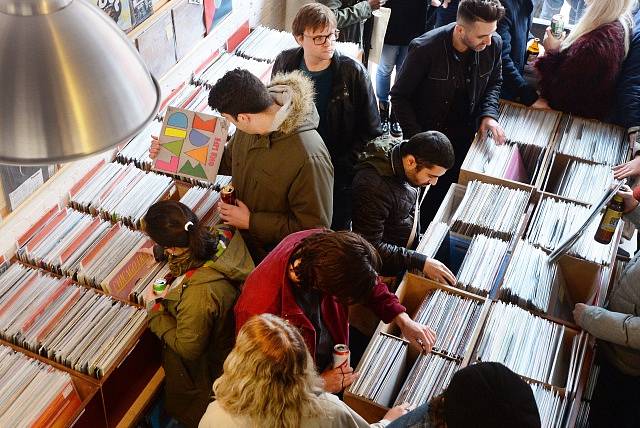 Vinylové desky se stávají čím dál více populárnější