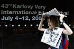 Déšť překvapil 6. července navečer návštěvníky 43. ročníku mezinárodního filmového festivalu v Karlových Varech.