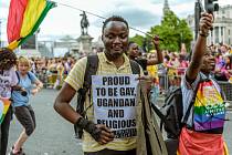 Ugandští poslanci schválili návrh zákona, který zpřísňuje tresty pro homosexuály. Lidem, kteří se identifikují jako členové LGBT+ komunity, bude hrozit trest vězení až na deset let. Za sex s lidmi stejného pohlaví pod 18 let trest smrti