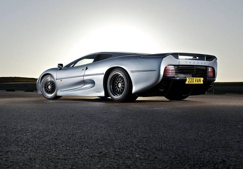 Jaguar XJ220