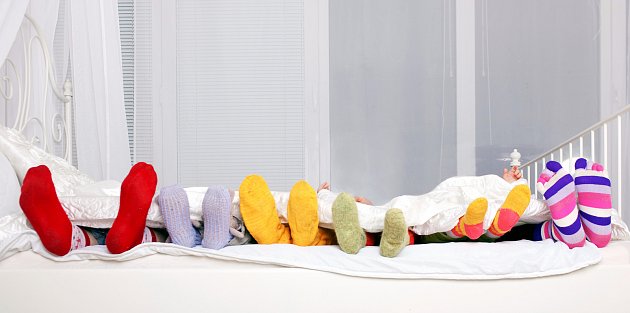 K ničím nerušenému spánku mohou přispět i obyčejné ponožky.