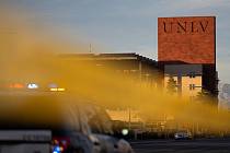 Na univerzitě v Las Vegas se střílelo. Zemřeli tři lidé, po smrti je i útočník