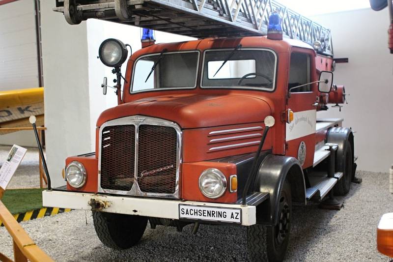 Spíše výjimkou v garážích tuzemských hasičů byly nákladní vozy z dalších socialistických zemí. Například Sachsenring 4000-1, kterému se kvůli zvláštnímu zvuku motoru přezdívalo Brekina