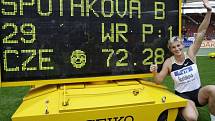 Barbora Špotáková překonala ve Stuttgartu světový rekord v hodu oštěpem.