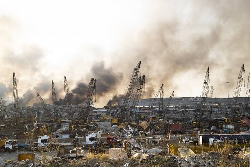 V libanonském Bejrútu explodoval sklad s  vysoce výbušným dusičnanem sodným.