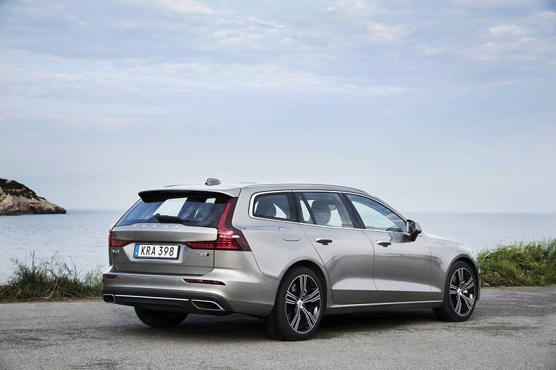 Volvo V60.