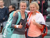 Tenistky Barbora Krejčíková (vlevo) a Kateřina Siniaková si zahrály semifinále Roland Garros.