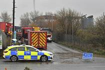 Mohutný výbuch, který otřásl skladištěm ve městě Avonmouth ležícím nedaleko Bristolu na jihozápadě Anglie, si vyžádal řadu obětí.