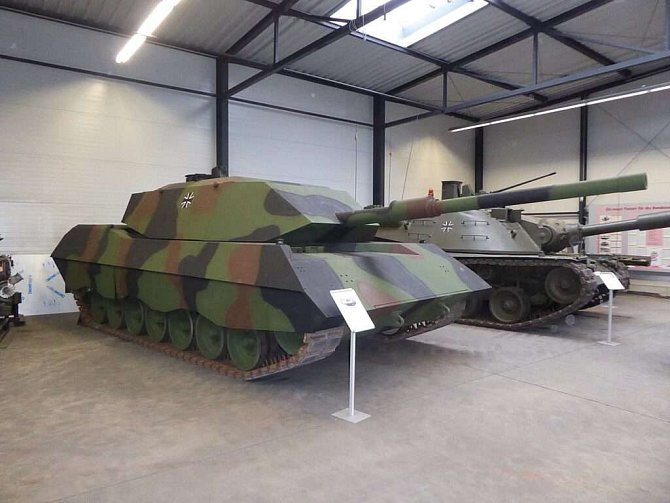 "Stealth tank" Leopard 1 projektu VTGS v tankovém muzeu Munster