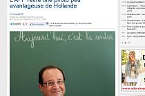 Fotografie francouzského prezidenta Françoise Hollandea při návštěvě školy v Denainu se stala hitem internetu.