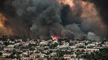 Požár řádil i blízko Atén 