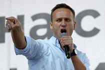 Lídr ruské opozice Alexej Navalnyj hovoří na demonstraci v Moskvě