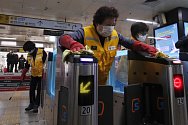 Dezinfekce prostor metra v Soulu