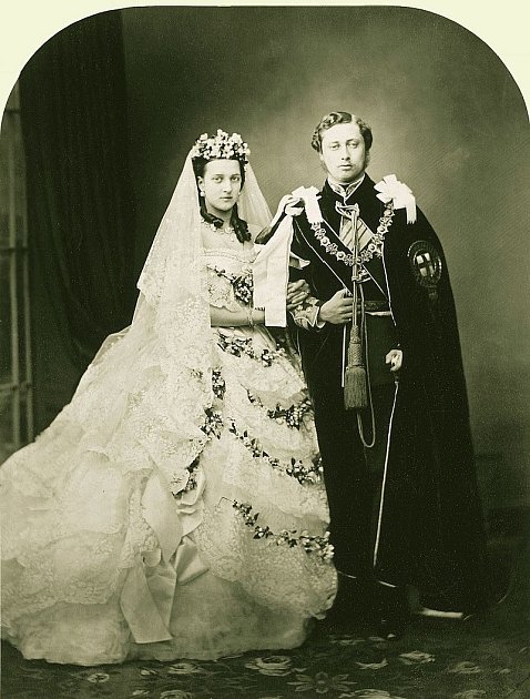 Svatební portrét prince Alberta Eduarda, nejstaršího syna královny Viktorie a pozdějšího britského krále Eduarda VII., a princezny Alexandry Dánské.