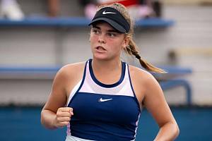Šestnáctiletá naděje českého tenisu Sara Bejlek slaví premiérový postup do hlavní soutěže grandslamu.