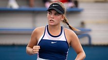 Šestnáctiletá naděje českého tenisu Sara Bejlek slaví premiérový postup do hlavní soutěže grandslamu.