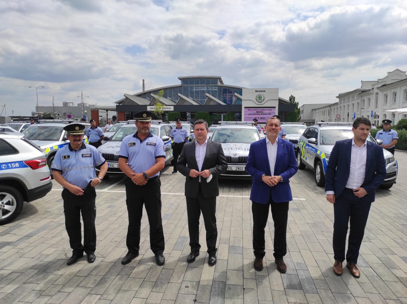 Nová policejní auta. Elektromobily zatím nechceme, říká Hamáček