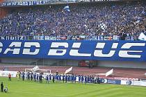 Nejvěrnější fanoušci klubu Dinamo Záhřeb se shromažďují ve fanouškovské skupině Bad Blue Boys. Z ní vzešla i hudební skupina Zaprešić Boys, která složila nejznámější chorvatské fotbalové hymny