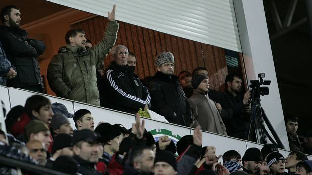 Ramzan Kadyrov na tribuně při sledování ligového zápasu Grozného s Petrohradem