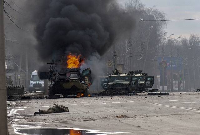Tvrdé boje v ukrajinském městě Charkov.