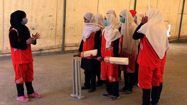 Afghánské ženy hrají kriket