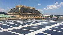 Fotovoltaická elektrárna na střeše Národního divadla v Praze