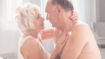 Při pohlavním styku nemívají větší problémy lidé do osmdesáti let. Ilustrační foto