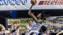 Momentka z utkání basketbalové Kooperativa NBL mezi USK Praha a Děčínem.