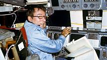 Velitel mise John W. Young později velel první misi z programu Space Shuttle.