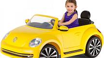 Volksagen Beetle je jasná volba pro holčičky.