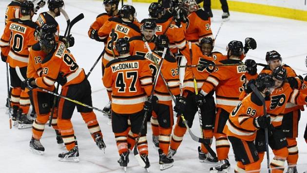 Flyers se radují z důležitého vítězství nad lídrem soutěže z Washingtonu.