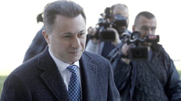 Bývalý makedonský premiér Nikola Gruevski přichází k trestnímu soudu ve Skopje.