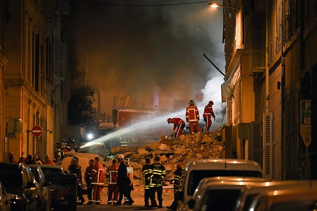 Zřícení bytového domu v Marseille: Záchranáři v sutinách našli dvě těla obětí