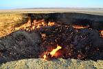 Brána do pekel. Hořící kráter se nachází v Turkmenistánu.