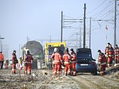 Nejméně pět lidí utrpělo zranění, z toho jeden vážná, při dnešní srážce dvou osobních vlaků severně od Curychu. 