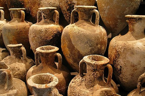 Starobylé amfory, podobné těm, které byly nalezeny na Sicílii