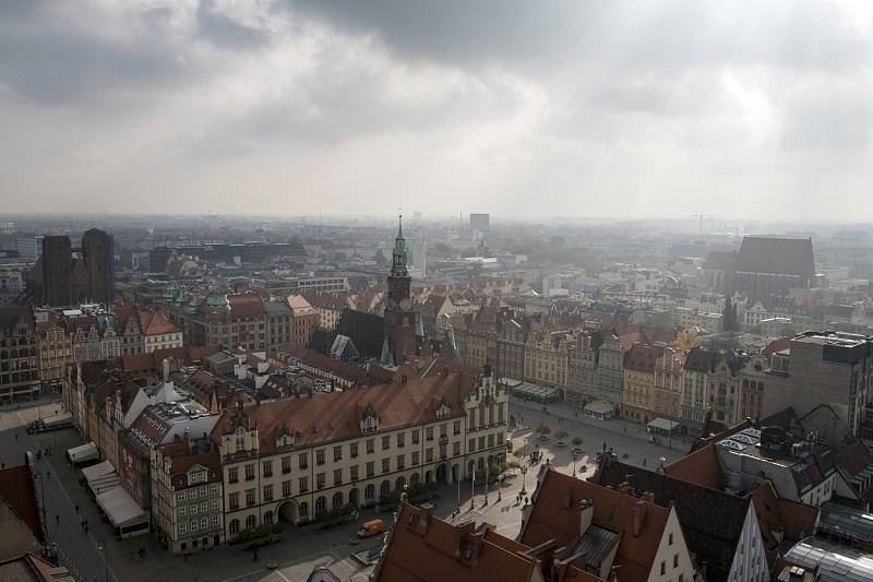 Z Breslau Wroclaw. Wroclaw je největším z německých měst, které Polsko získalo po druhé světové válce záborem asi čtvrtiny předválečného Německa.