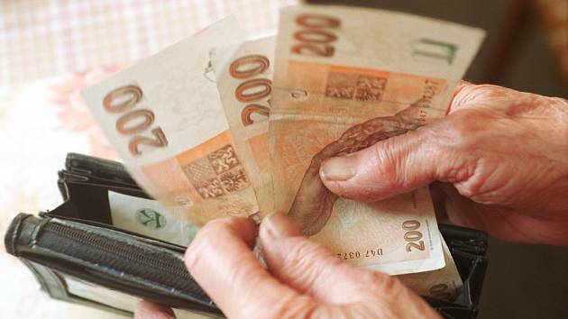 Za každé vychované dítě mohou senioři dostat k přiznanému starobnímu důchodu dalších 500 korun měsíčně navíc