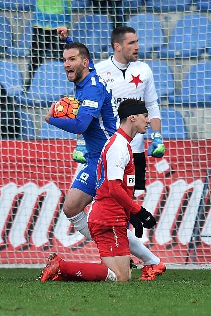 Liberec - Slavia: Marek Bakoš se raduje z vyrovnání. Hned minutu nato dali domácí ještě druhý vítězný gól