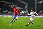 Utkání skupiny L evropské části kvalifikace mistrovství světa ve fotbale Česko - Gibraltar, 17. listopadu 2025, Olomouc. (zleva) Lukáš Červ z Česka a Ethan Jolley z Gibraltaru.