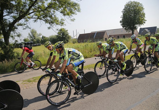 Cyklistický tým Tinkoff-Saxo při tréninku před Tour de France v roce 2015