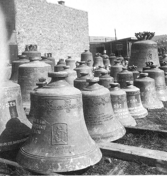 Německá armáda zrekvírovala v Protektorátu Čechy a Morava kostelní zvony, aby je mohla přelít a využít pro zbrojní výrobu