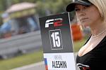 MS cestovních vozů (WTCC) v Brně - k automobilovým závodům patří i krásné dívky.